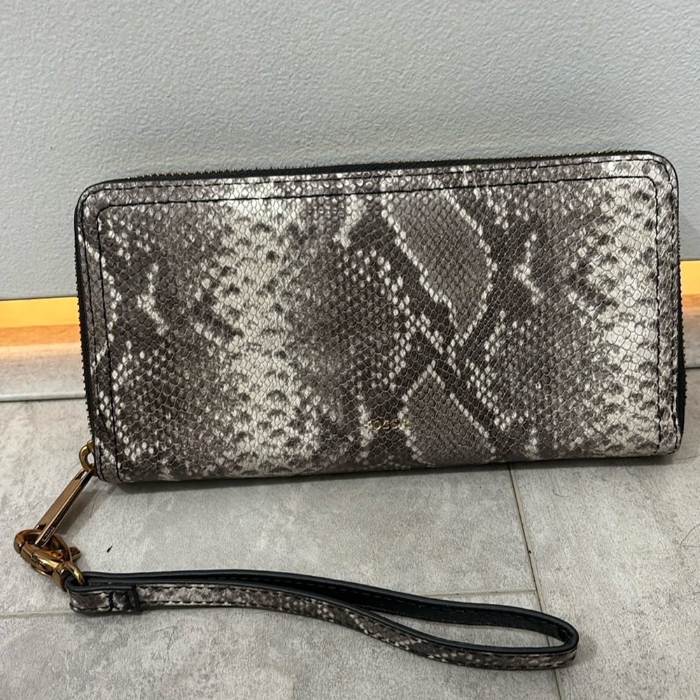 Fossil Snake Skin Wallet with Wrist Handle (Removable)